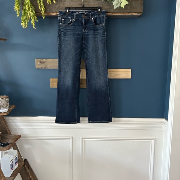American Eagle Favorite Boyfriend Boot Cut Jeans. EUC. Size 8 - Picture 7 of 16
